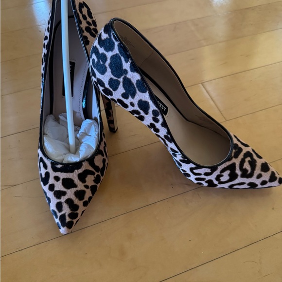 Nine West leopard print heels - Picture 2 of 4